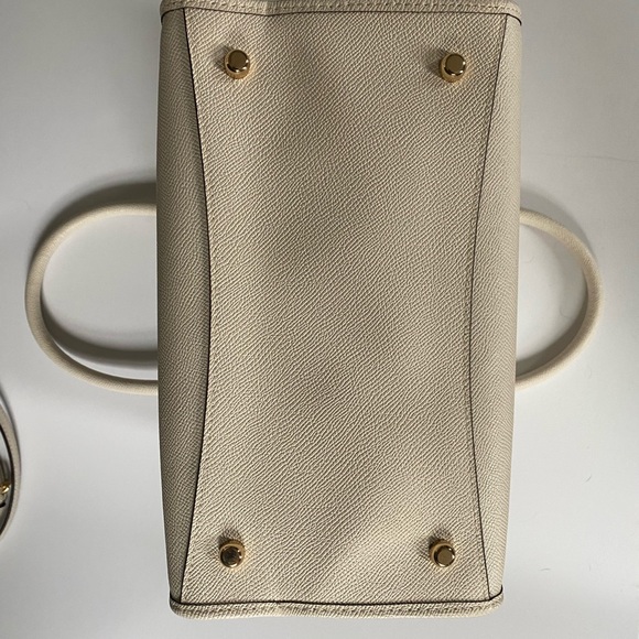 Coach cream handbag. No stains or flaws. Pristine condition - Picture 4 of 4